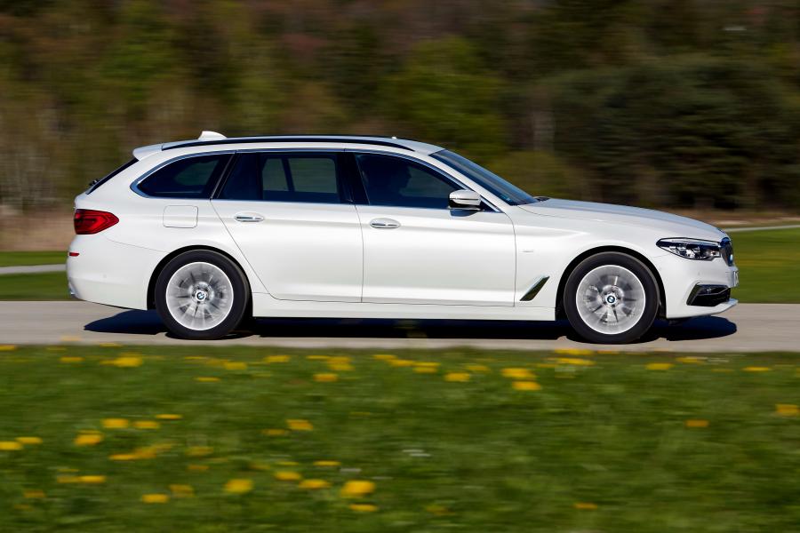  BMW 520d Touring Luxury Line 2017 года  (WW) (фото 2 из 40)